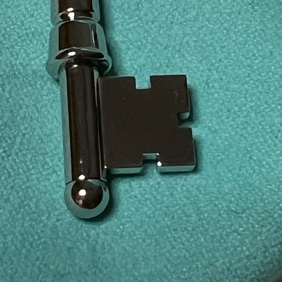 ๐ Host Pick!!! ๐๐ Rare like new Tiffany Key watch  Pendant with Chain - Picture 12 of 15